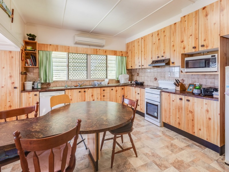 6 Lyons Road, Lake Clarendon QLD 4343