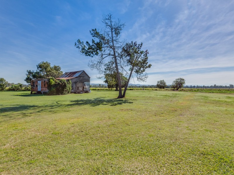 6 Lyons Road, Lake Clarendon QLD 4343