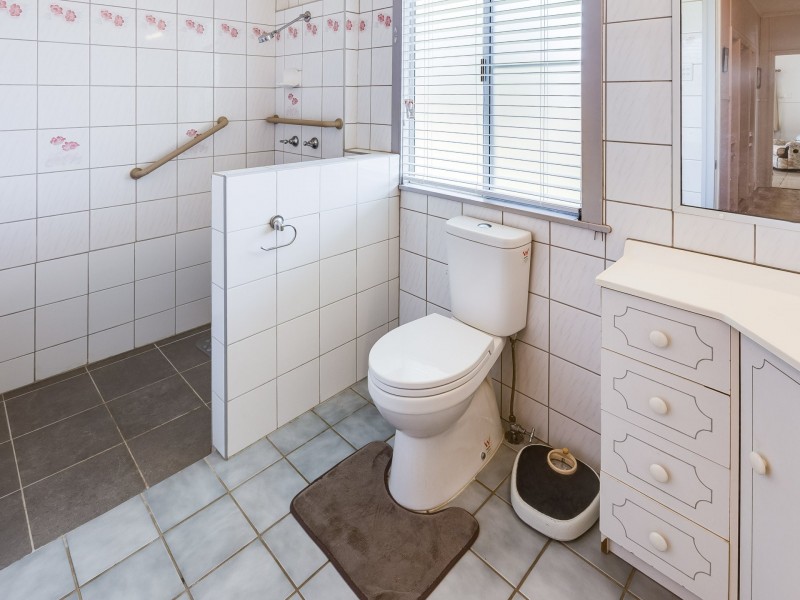 6 Lyons Road, Lake Clarendon QLD 4343