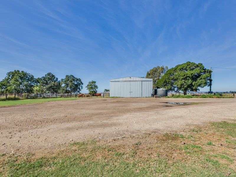 6 Lyons Road, Lake Clarendon QLD 4343