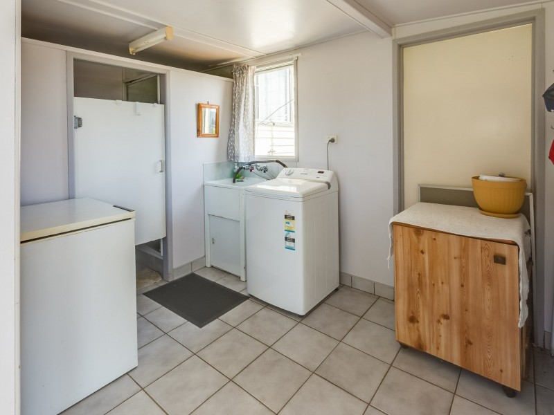 6 Lyons Road, Lake Clarendon QLD 4343