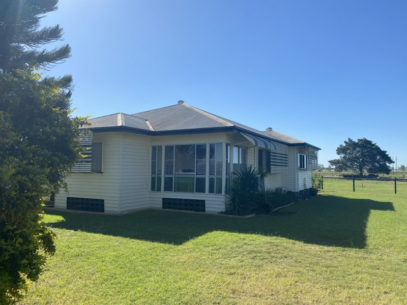 6 Lyons Road, Lake Clarendon QLD 4343