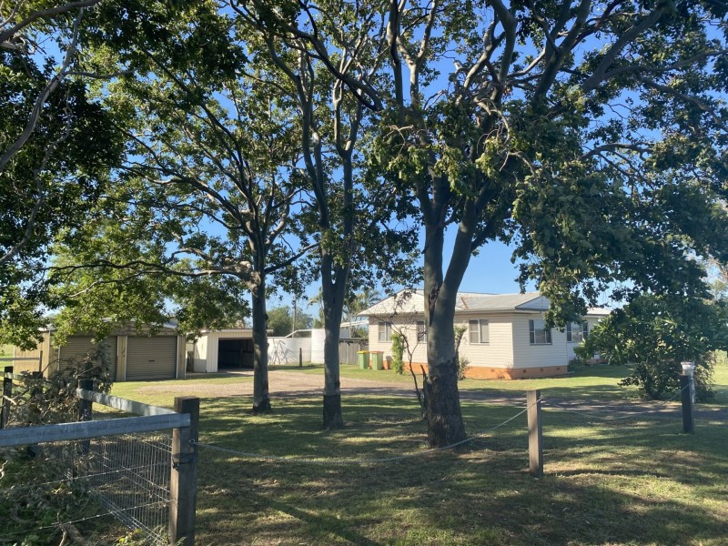 6 Lyons Road, Lake Clarendon QLD 4343