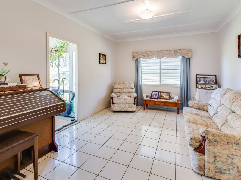 6 Lyons Road, Lake Clarendon QLD 4343