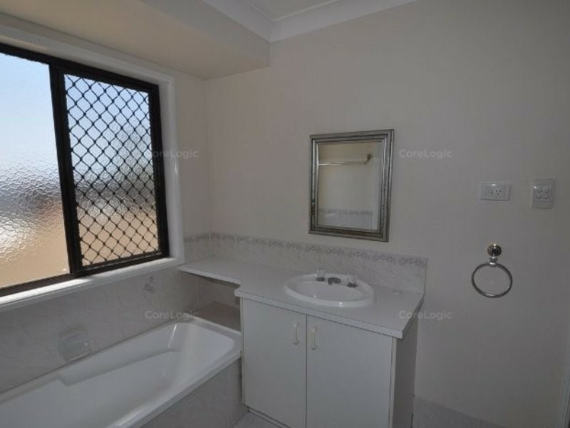 8 Davis Crescent, Gatton QLD 4343