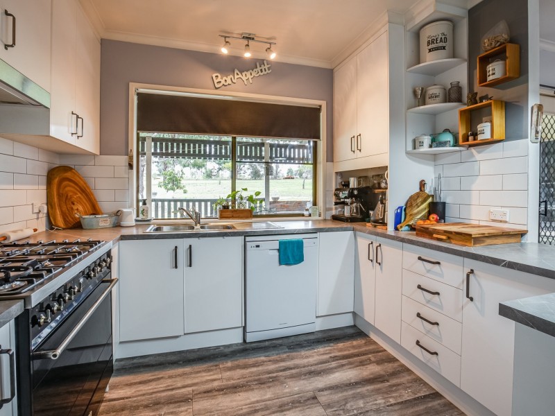 3759 Warrego Highway, Hatton Vale QLD 4341