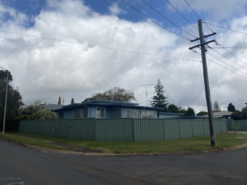 397 Tor street, Newtown QLD 4350