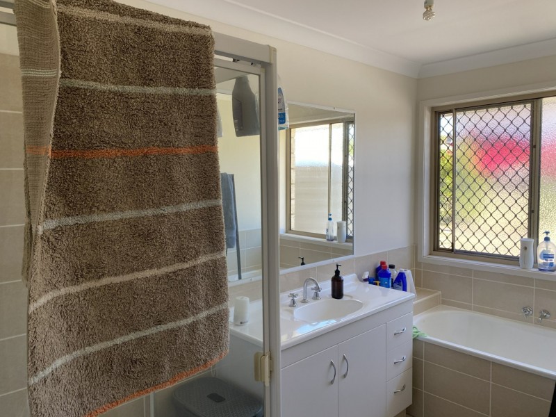 2 Westwood Crescent, Hatton Vale QLD 4341