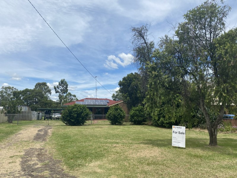 6 Kensington Drive, Withcott QLD 4352