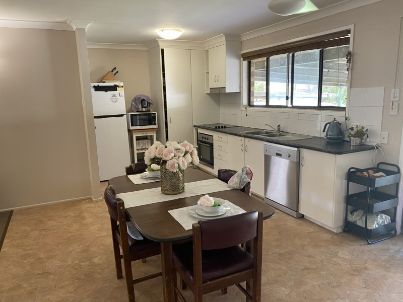 6 Kensington Drive, Withcott QLD 4352