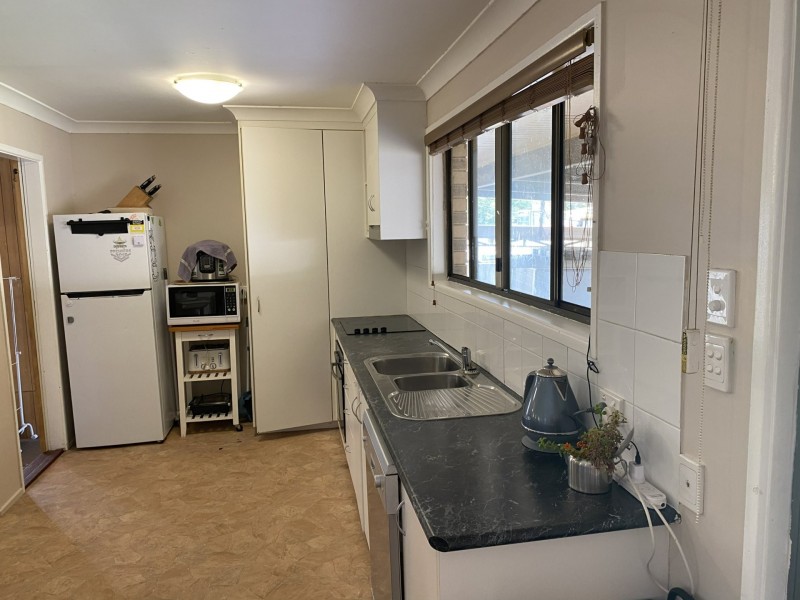 6 Kensington Drive, Withcott QLD 4352
