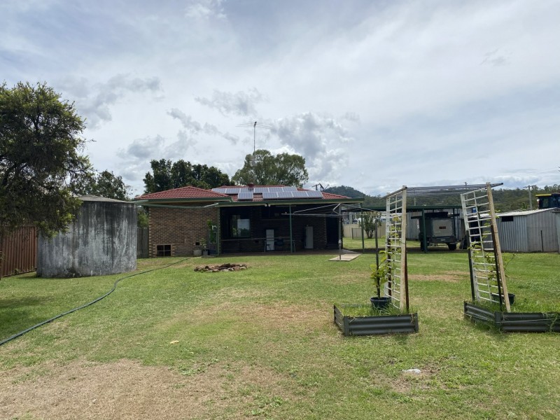 6 Kensington Drive, Withcott QLD 4352