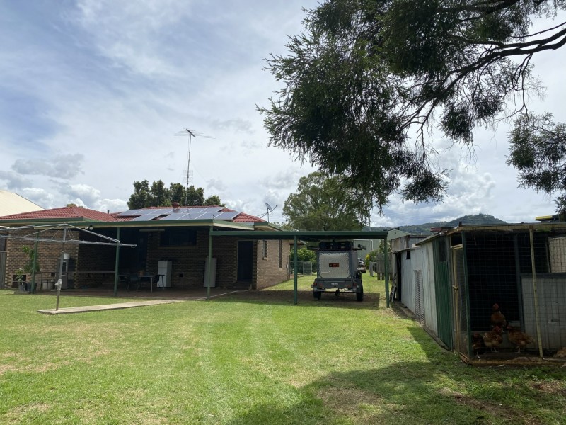 6 Kensington Drive, Withcott QLD 4352