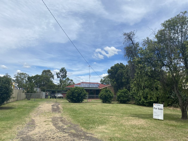 6 Kensington Drive, Withcott QLD 4352