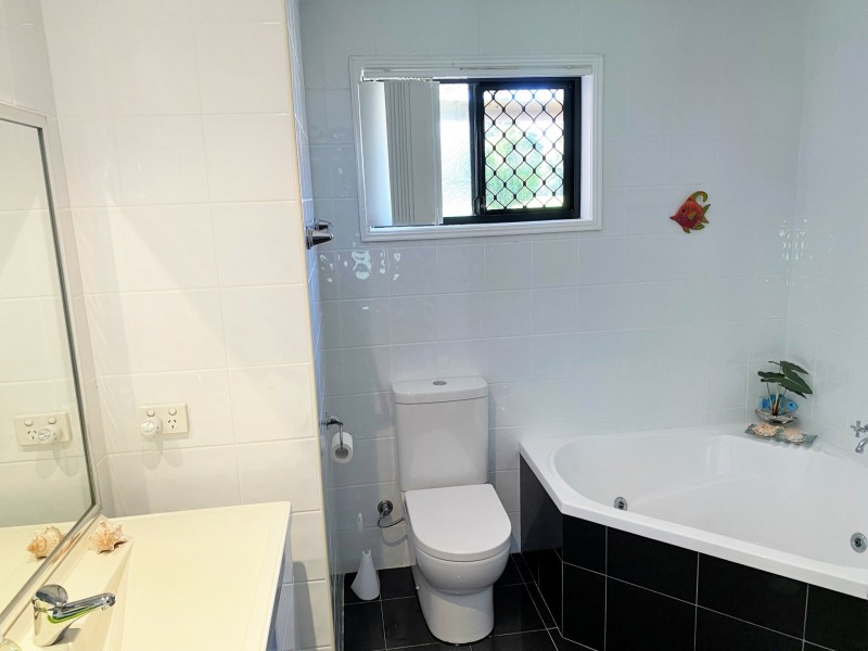 33 Numera Court, Adare QLD 4343