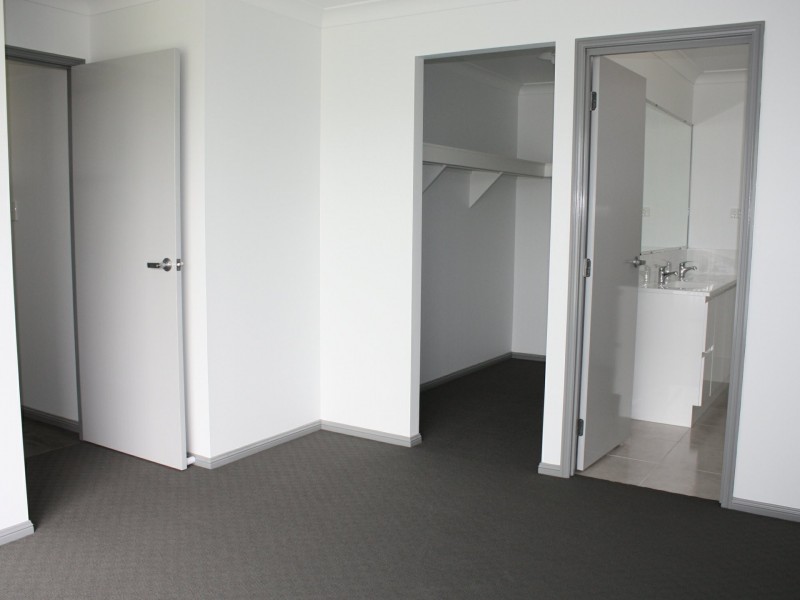 4 Hastings Avenue, Plainland QLD 4341