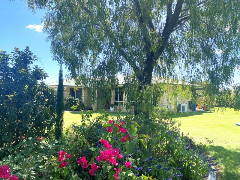 13 Peppertree Place, Plainland QLD 4341