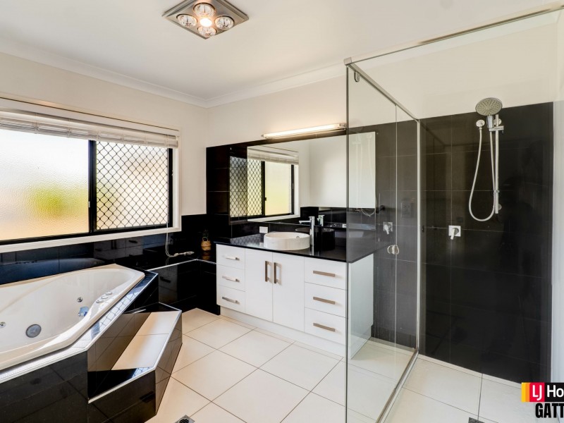 5 Banksia Rd, Gatton QLD 4343