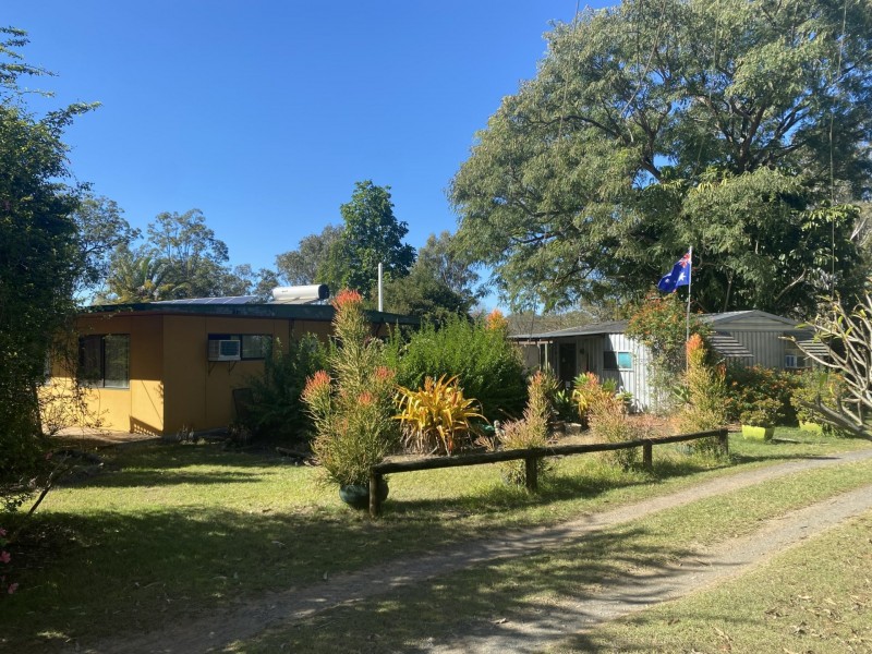 4 Carbine Road, Spring Creek QLD 4343