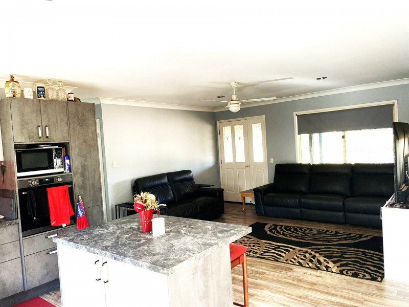 12 Lewis Court, Lockyer Waters QLD 4311