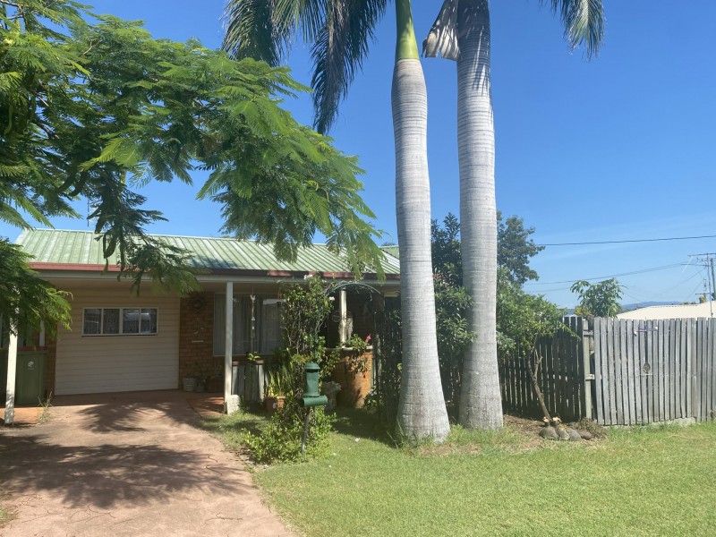 1/3 Leslie, Gatton QLD 4343