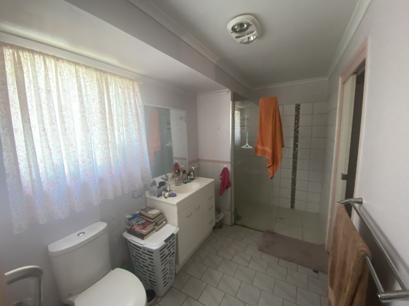 1/3 Leslie, Gatton QLD 4343