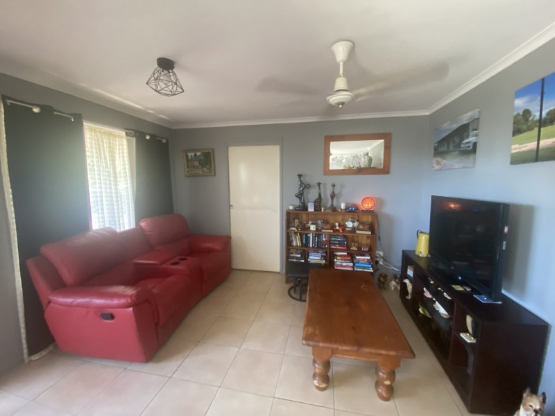 1/3 Leslie, Gatton QLD 4343