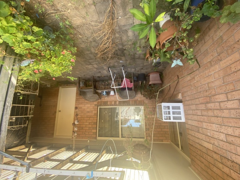1/3 Leslie, Gatton QLD 4343
