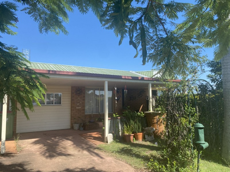 1/3 Leslie, Gatton QLD 4343