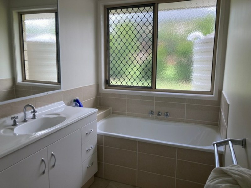 2 WESTWOOD CRESCENT, Hatton Vale QLD 4341