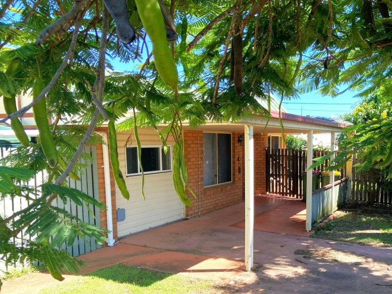 1/3 Leslie, Gatton QLD 4343