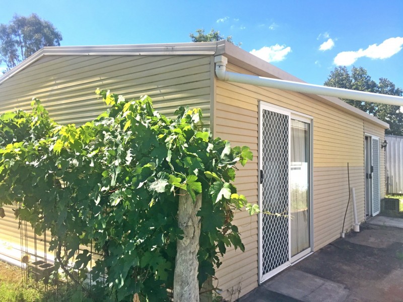 1 Waratah Drive, Morton Vale QLD 4343