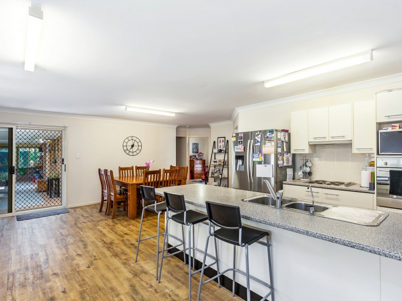 18 Australia 2 Drive, Kensington Grove QLD 4341