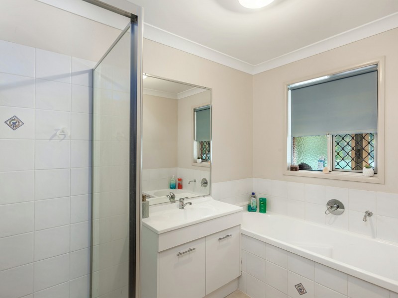 18 Australia 2 Drive, Kensington Grove QLD 4341