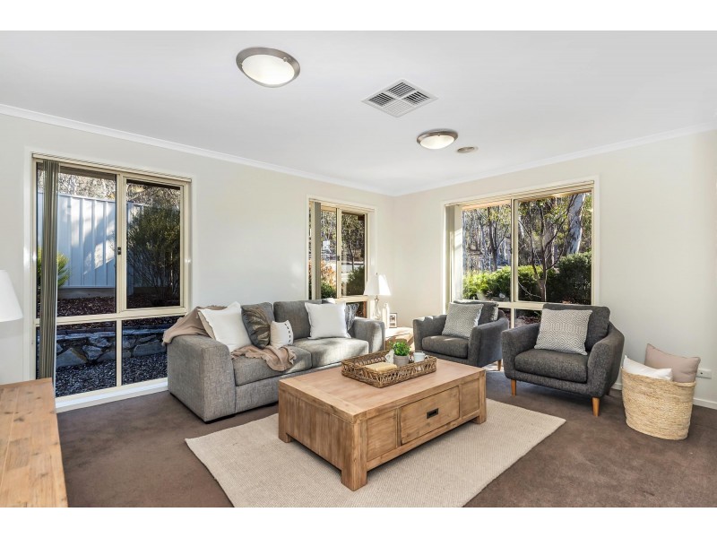 7 Albizia Place, Jerrabomberra NSW 2619