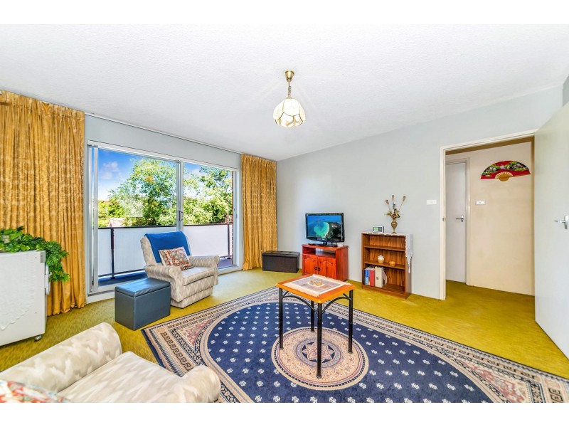 1/11-13 Mckeahnie Street, Crestwood NSW 2620