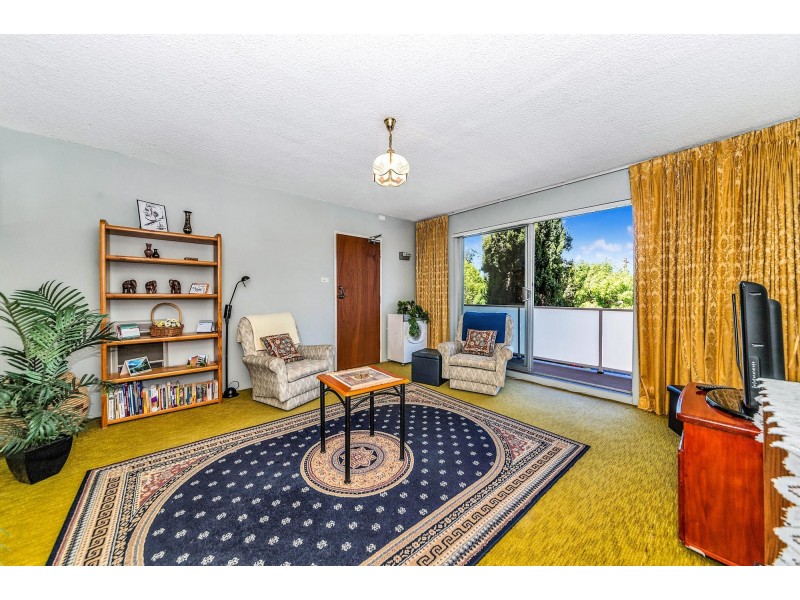 1/11-13 Mckeahnie Street, Crestwood NSW 2620