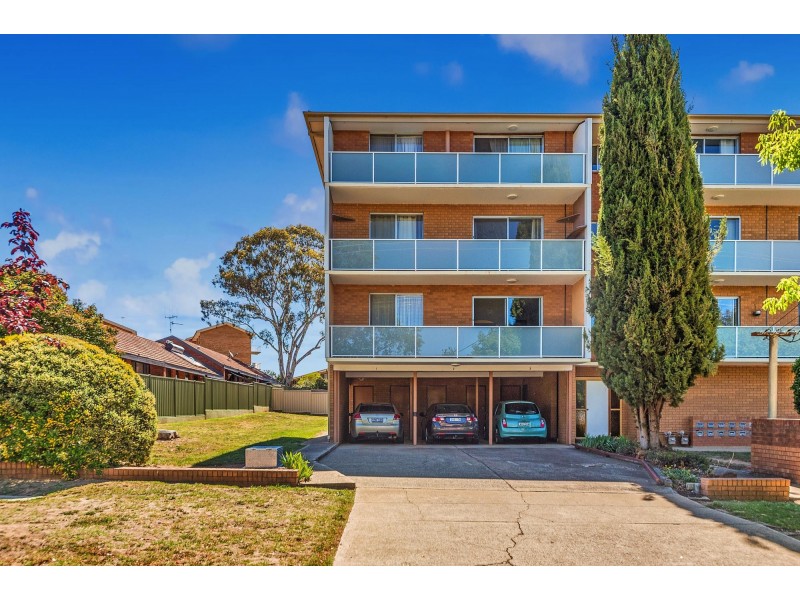1/11-13 Mckeahnie Street, Crestwood NSW 2620