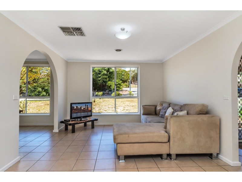 2 Haugh Place, Oxley ACT 2903