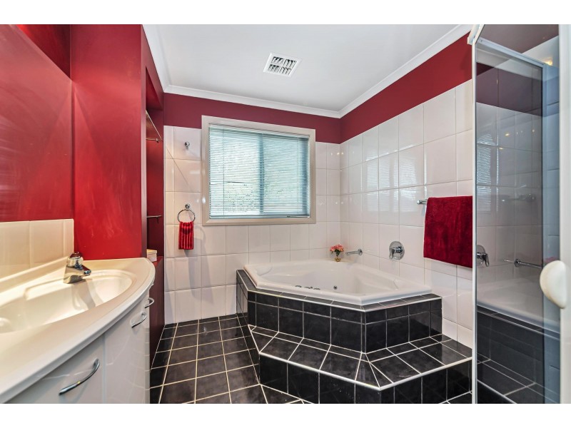 5 Sturrock Place, Gordon ACT 2906
