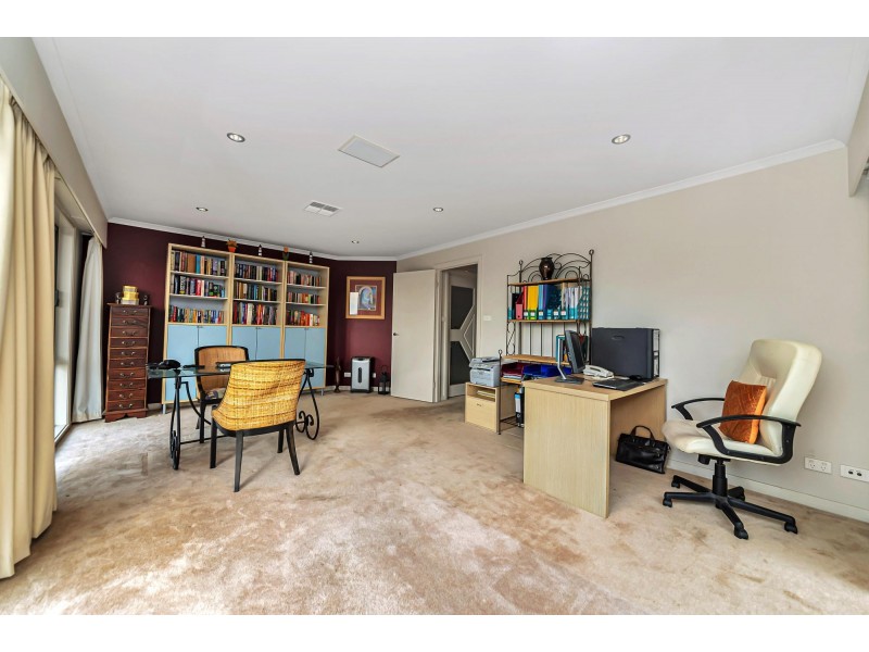 5 Sturrock Place, Gordon ACT 2906