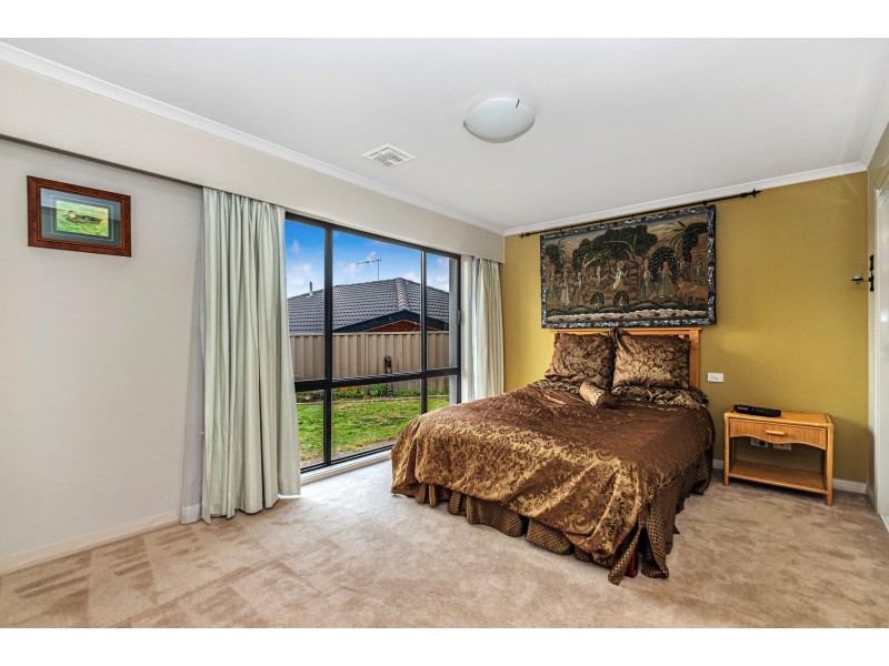5 Sturrock Place, Gordon ACT 2906