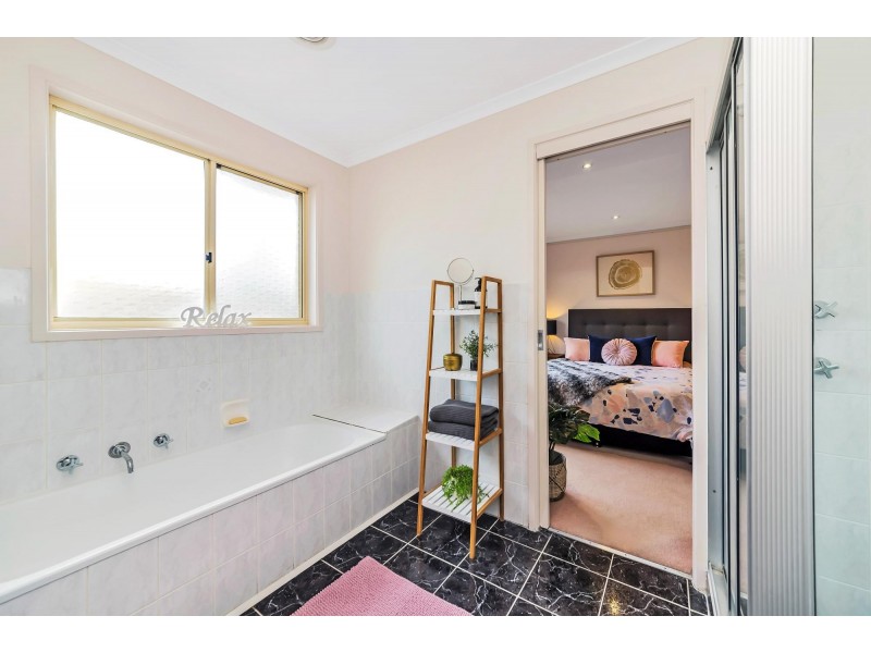 13/11 Derrington Crescent, Bonython ACT 2905