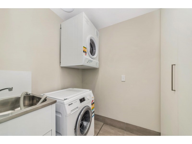 206/325 Anketell Street, Greenway ACT 2900