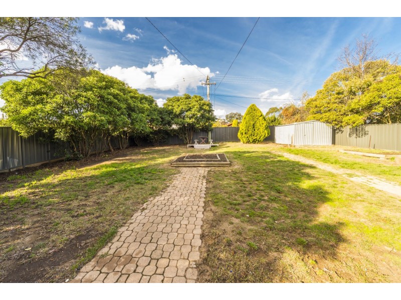 28 Merriman Crescent, Macarthur ACT 2904
