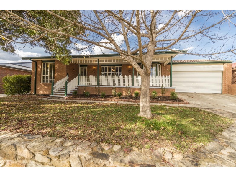 28 Merriman Crescent, Macarthur ACT 2904