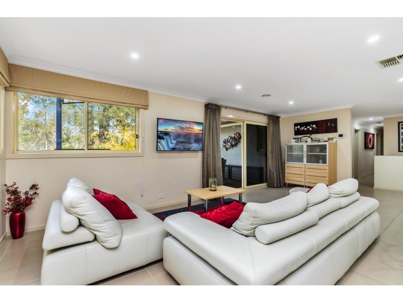 52 Nicklin Crescent, Fadden ACT 2904