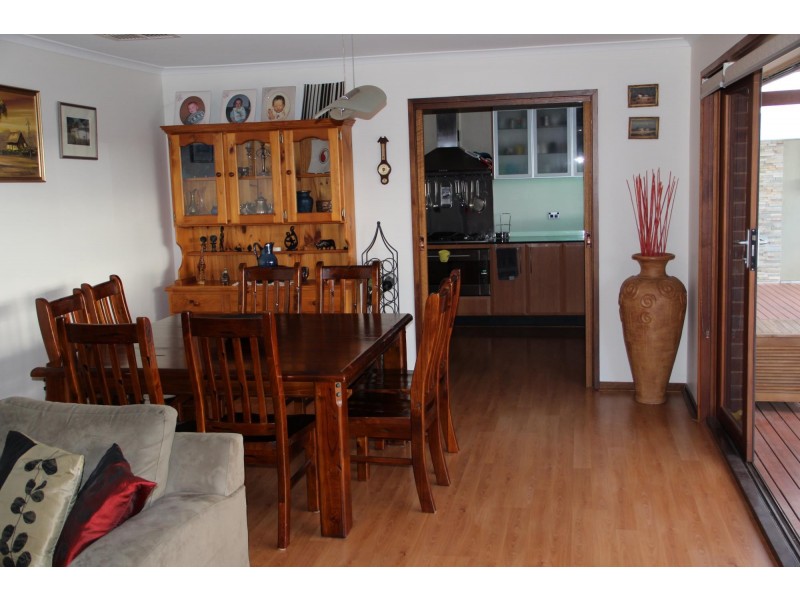 28 Sturdee Crescent, Monash ACT 2904