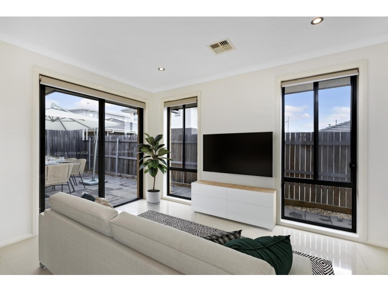 9 Meda Close, Crace ACT 2911