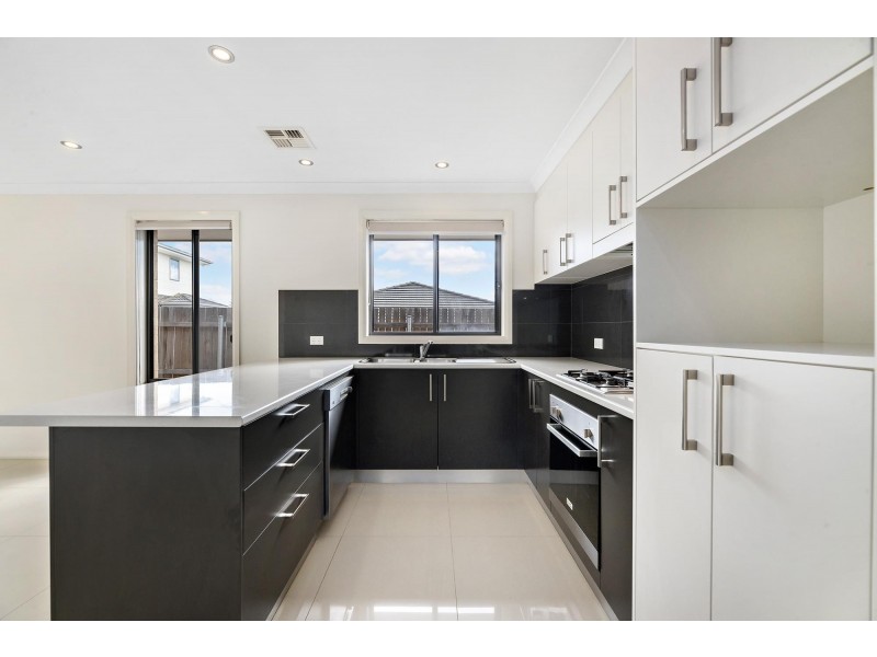 9 Meda Close, Crace ACT 2911